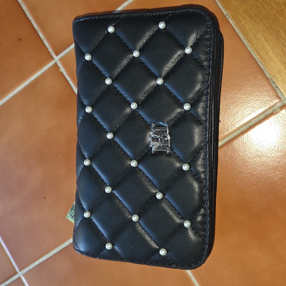 BADGLEY MISCHKA BLACK DIAMOND QUILTED CROSSBODY W/PEARLS NEW WITH TAG - Picture 2 of 11